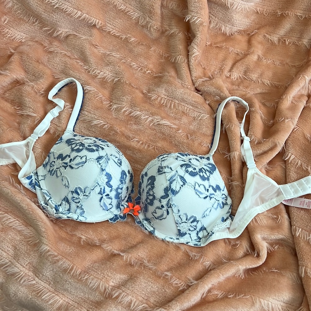 Victoria’s Secret Bra 34 D